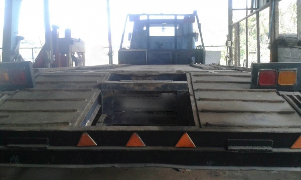 รถอีซูซุ 10 ล้อ ( จำโบ้ )  ท้ายลาด  เปลื่ยนเครื่อง 175 แรงม้า.    สนใจติดต่อ  081 - 6079515