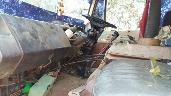 รถฮีโน่ 10 ล้อดั้ม F18  178 แรงม้า. ปี 32    สนใจติดต่อ 081 - 6079515