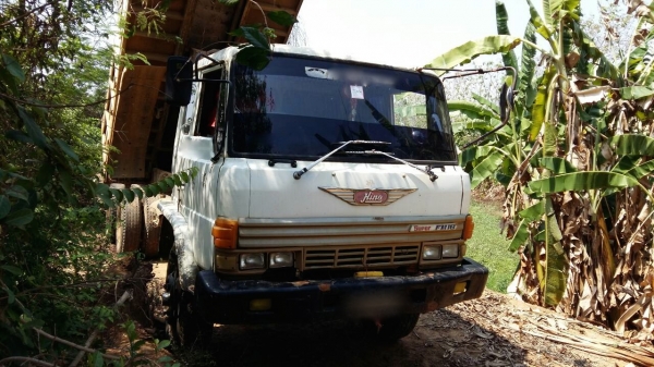 รถฮีโน่ 10 ล้อดั้ม F18  178 แรงม้า. ปี 32    สนใจติดต่อ 081 - 6079515