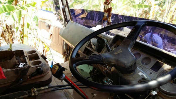 รถฮีโน่ 10 ล้อดั้ม F18  178 แรงม้า. ปี 32    สนใจติดต่อ 081 - 6079515