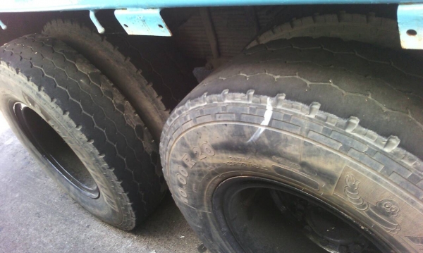 รถอีซูซุ 10 ล้อ ( หลังถนน. ) FVM 270 แรงม้า. ปี 44 - 45 ( ขายแม่ , ลูก  / มีขาย 2 พ่วง. )   สนใจติดต่อ 081 - 6079515