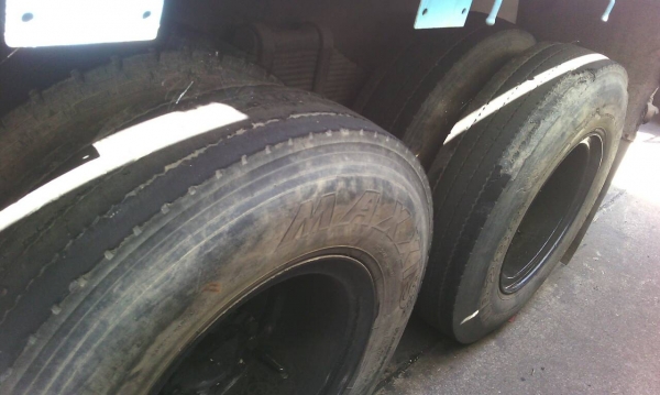 รถอีซูซุ 10 ล้อ ( หลังถนน. ) FVM 270 แรงม้า. ปี 44 - 45 ( ขายแม่ , ลูก  / มีขาย 2 พ่วง. )   สนใจติดต่อ 081 - 6079515