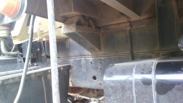 รถฮีโน่  6  ล้อดั้ม 150  แรงม้า.  ปี 50  ( รถวิ่ง 1xx,xxx กว่า กม. )   สนใจติดต่อ 081 - 6079515