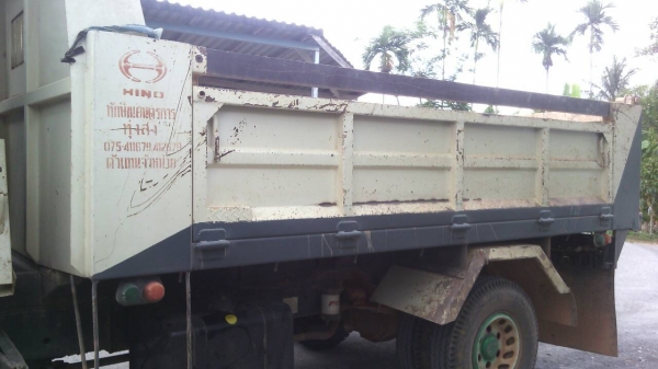 รถฮีโน่  6  ล้อดั้ม 150  แรงม้า.  ปี 50  ( รถวิ่ง 1xx,xxx กว่า กม. )   สนใจติดต่อ 081 - 6079515