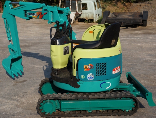 ขายรถขุดจิ๋ว ใส่ท้านรถปิคอัพได้ YANMAR B1U(KOMUTSU PC10 UU) พร้อมใช้