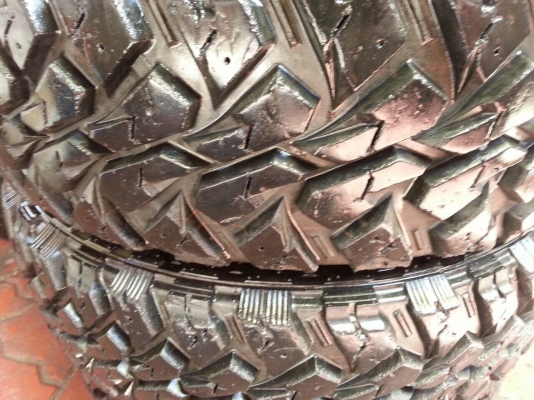 ขายยาง  Maxxis  245 x 75 x 16  MT