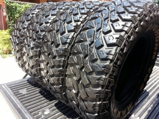 ขายยาง  Maxxis  245 x 75 x 16  MT