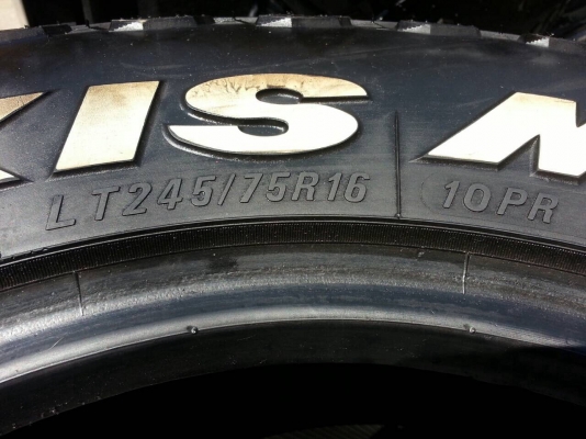 ขายยาง  Maxxis  245 x 75 x 16  MT