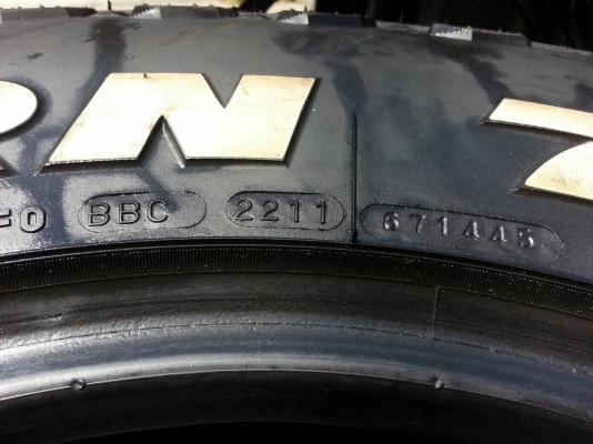 ขายยาง  Maxxis  245 x 75 x 16  MT