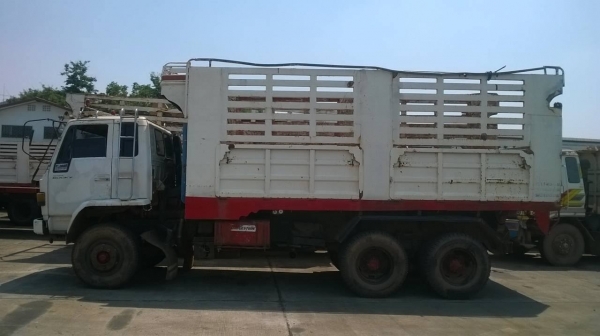 ขาย 10 ล้อดั้ม ROCKY FXZ23NFY K 240 วางเครื่องแดวู เทอร์โบอินเตอร์ 380 แรงม้า เกียร์ Easton เบรคทิฟฟี่แล้ว มีระบบลากพ่วง คัสซีสวยตลอดเส้น ทะเบียนพร้อมโอน จัดแนนซ์ได้ครับ