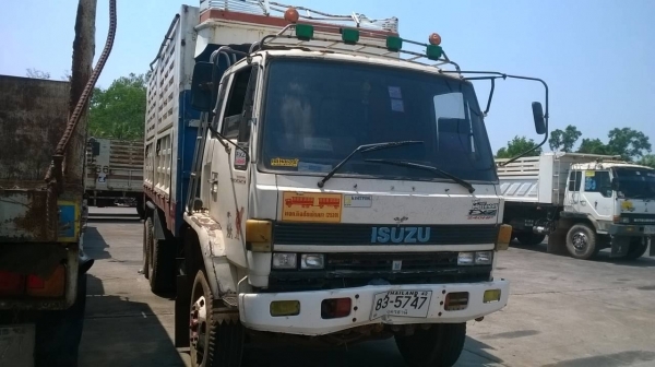 ขาย 10 ล้อดั้ม ROCKY FXZ23NFY K 240 วางเครื่องแดวู เทอร์โบอินเตอร์ 380 แรงม้า เกียร์ Easton เบรคทิฟฟี่แล้ว มีระบบลากพ่วง คัสซีสวยตลอดเส้น ทะเบียนพร้อมโอน จัดแนนซ์ได้ครับ