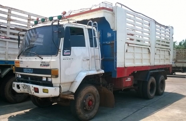 ขาย 10 ล้อดั้ม ROCKY FXZ23NFY K 240 วางเครื่องแดวู เทอร์โบอินเตอร์ 380 แรงม้า เกียร์ Easton เบรคทิฟฟี่แล้ว มีระบบลากพ่วง คัสซีสวยตลอดเส้น ทะเบียนพร้อมโอน จัดแนนซ์ได้ครับ