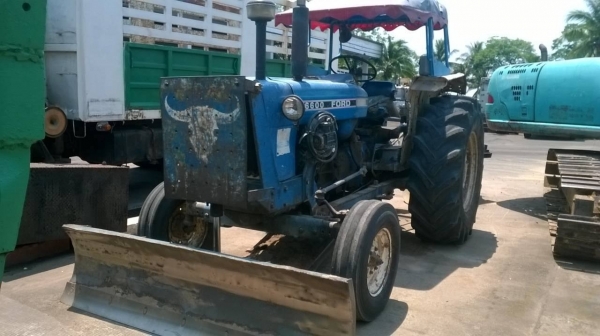 ขายรถไถ FORD 6600 T5 เอกสารเล่มทะเบียน ยางเต็ม อุปกรณ์ผานดันหน้า และผาน 3