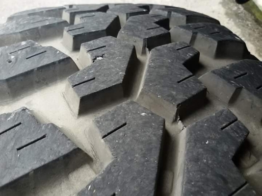 แม็ก toyota prado + ยาง MUD MAXXIS BIGHORN 762  ปี 11  285 / 75 /16