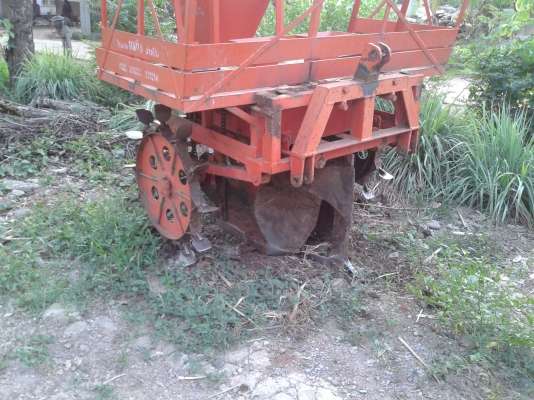 ขายเครื่องปลูกอ้อยร่องคู่ กลกิจ บ้านโป่งสวยๆ
