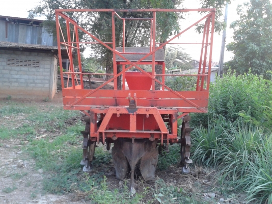 ขายเครื่องปลูกอ้อยร่องคู่ กลกิจ บ้านโป่งสวยๆ