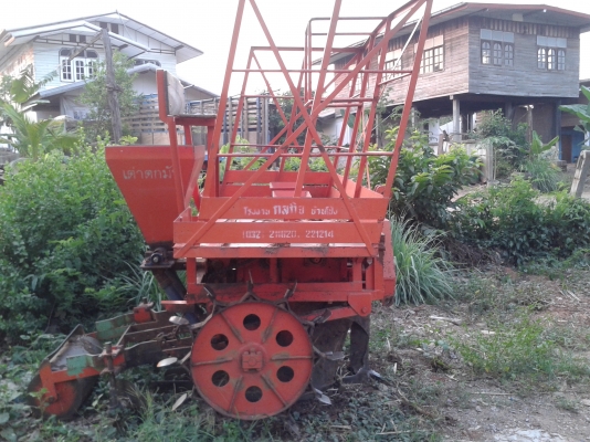 ขายเครื่องปลูกอ้อยร่องคู่ กลกิจ บ้านโป่งสวยๆ