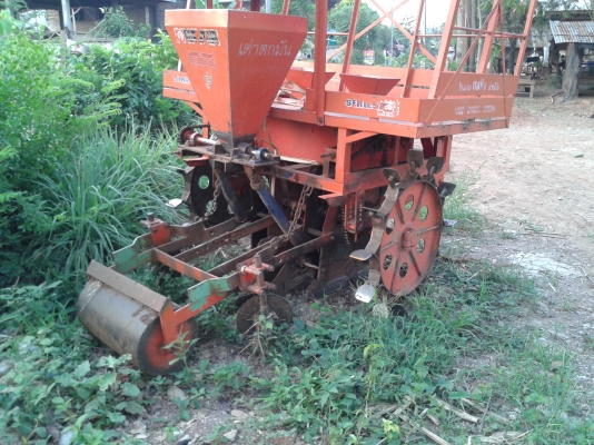 ขายเครื่องปลูกอ้อยร่องคู่ กลกิจ บ้านโป่งสวยๆ
