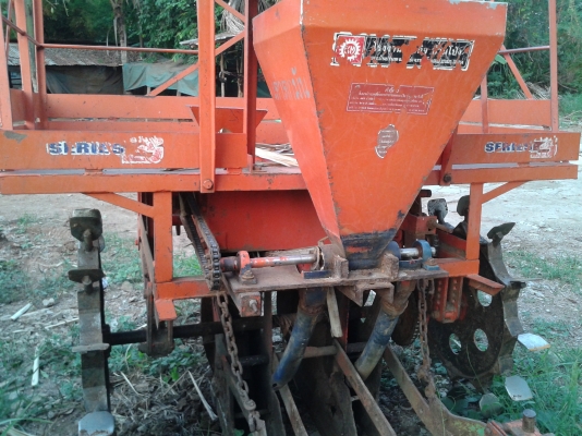 ขายเครื่องปลูกอ้อยร่องคู่ กลกิจ บ้านโป่งสวยๆ