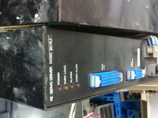 AC SERVO DIRVER อุปกรณ์ที่ใช้งาน ควบคุมความเร็ว  แรงบิดของมอเตอร์  ระยะทางในการเครื่อนที่ ของตัวมอเตอร์ได้