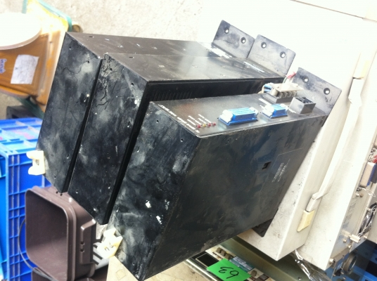 AC SERVO DIRVER อุปกรณ์ที่ใช้งาน ควบคุมความเร็ว  แรงบิดของมอเตอร์  ระยะทางในการเครื่อนที่ ของตัวมอเตอร์ได้