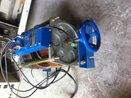 ขุดหม้อแปลงปรับแรงดันได้ตามต้องการ 0 - 260 V. จากญี่ปุ่น ขนาด 4 KVA. ( มี 5 ตัว)