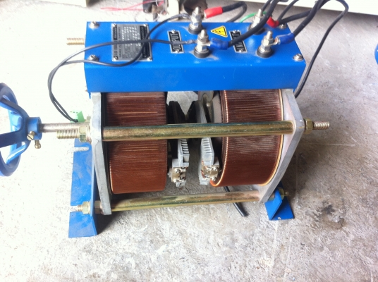 ขุดหม้อแปลงปรับแรงดันได้ตามต้องการ 0 - 260 V. จากญี่ปุ่น ขนาด 4 KVA. ( มี 5 ตัว)