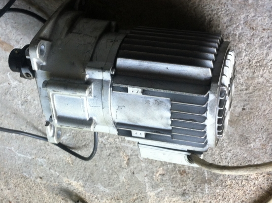 มอเตอร์เกียร์ทด FUJI ขนาด 200 W. หมุน 360 รอบต่อนาที โครงสร้างอลูมิเนียมอัลลอยด์