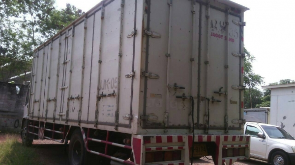 ISUZU-FTR รถบรรทุกตู้คอนเทนเนอร์ (6ล้อ) ปี 2548