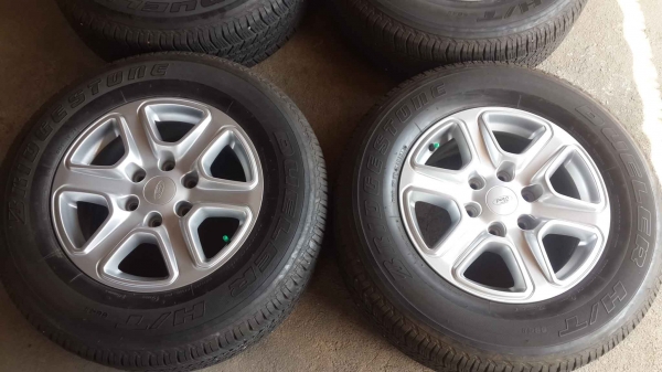 ขายล้อแม็ค Ford ranger ขอบ 17 พร้อมยางบริสโตน ปี 12 / 4 วง สภาพสวยๆครับ ขายล้อแม็ค Ford ranger ขอบ 17 พร้อมยางบริสโตน ปี 12 / 4 วง สภาพสวยๆครับ