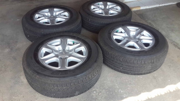 ขายล้อแม็ค Ford ranger ขอบ 17 พร้อมยางบริสโตน ปี 12 / 4 วง สภาพสวยๆครับ ขายล้อแม็ค Ford ranger ขอบ 17 พร้อมยางบริสโตน ปี 12 / 4 วง สภาพสวยๆครับ