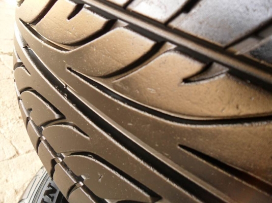 ยางขอบ17 ดันล็อป 215-60-R17ลงพื้นปี13(4เส้น3,400บ)ดอกหนามาก90\%