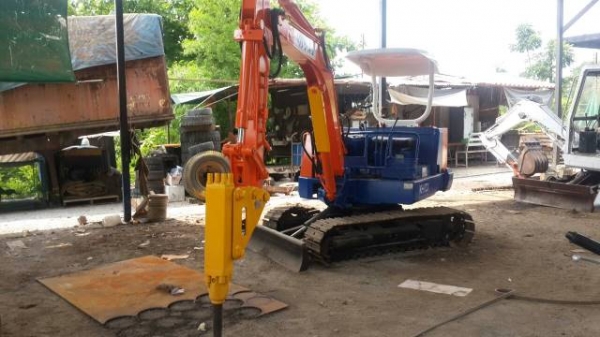 รถขุด KUBOTA KH 033 หัวเจาะกระแทก พร้อมบุ้งกี๋ รถขุด KUBOTA KH 033 หัวเจาะกระแทก พร้อมบุ้งกี๋