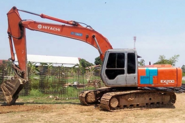 HITACHI EX 200-2 รถบอดี้สวยจัดพร้อมทำงานได้เลยครับ ไฟฟ้าเต็ม หน้าจอครบ แอร์เย็น เครื่องยนต์เดิมๆปั๊มเดิมเครื่องแห้งแรงดีไม่มีเยิ้ม ภายนอกบูมอาร์มสวยๆไม่มีปะ ช่วงล่างเอวแน่น โรลเลอร์โซ่บูทใบแทรกประมาณ 70\% พร้อมใช้งาน เอกสารใบอินวอยครบ ราคาต่อรองได้ครับ