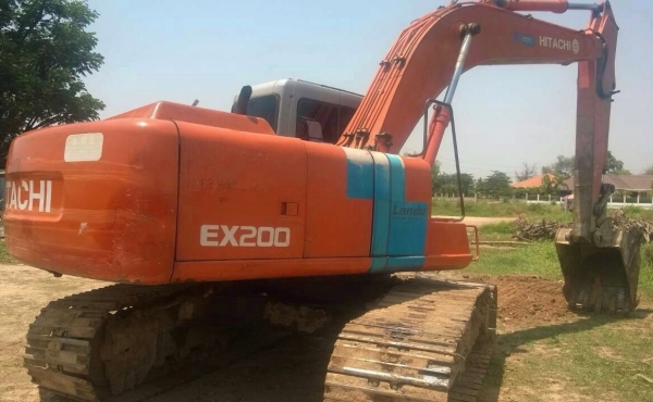 HITACHI EX 200-2 รถบอดี้สวยจัดพร้อมทำงานได้เลยครับ ไฟฟ้าเต็ม หน้าจอครบ แอร์เย็น เครื่องยนต์เดิมๆปั๊มเดิมเครื่องแห้งแรงดีไม่มีเยิ้ม ภายนอกบูมอาร์มสวยๆไม่มีปะ ช่วงล่างเอวแน่น โรลเลอร์โซ่บูทใบแทรกประมาณ 70\% พร้อมใช้งาน เอกสารใบอินวอยครบ ราคาต่อรองได้ครับ