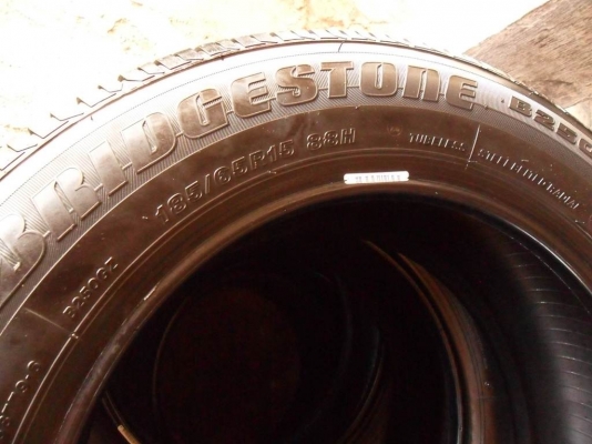 ยางขอบ15 บริดสโตน185-65-R15ลงพื้นปี13(4เส้น2,600บ)ดอกหนา80\% ยางขอบ15 บริดสโตน185-65-R15ลงพื้นปี13(4เส้น2,600บ)ดอกหนา80\%