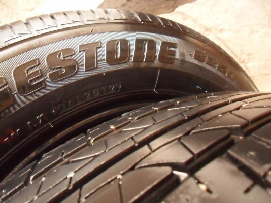 ยางขอบ15 บริดสโตน185-65-R15ลงพื้นปี13(4เส้น2,600บ)ดอกหนา80\% ยางขอบ15 บริดสโตน185-65-R15ลงพื้นปี13(4เส้น2,600บ)ดอกหนา80\%