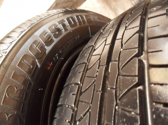 ยางขอบ15 บริดสโตน185-65-R15ลงพื้นปี13(4เส้น2,600บ)ดอกหนา80\%