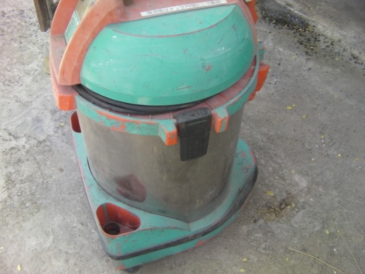 เครื่องดูดฝุ่นเก่าญี่ปุ่นใช้สดวกปลอดภัยไฟไม่ดูดใช้ไฟ100v. ราคา 2,500บาท