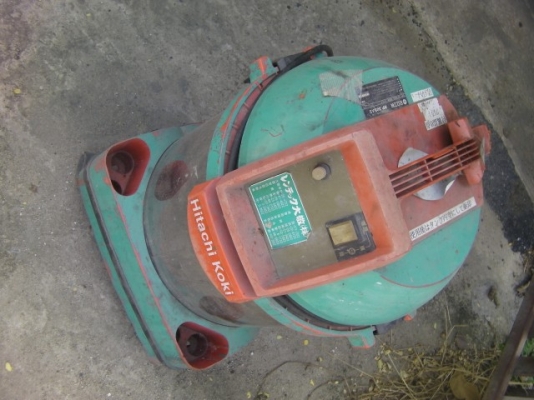 เครื่องดูดฝุ่นเก่าญี่ปุ่นใช้สดวกปลอดภัยไฟไม่ดูดใช้ไฟ100v. ราคา 2,500บาท