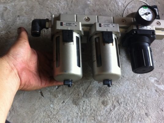 ขุดปรับแรงดันลม CKD ขนาดใหญ่และตัวดักน้ำดักฝุ่นดักน้ำมันแบบสองหลอดเพื่อดักจับ(เลือกได้ตามเลขหมายที่เขียนกำกับให้ได้เลย)