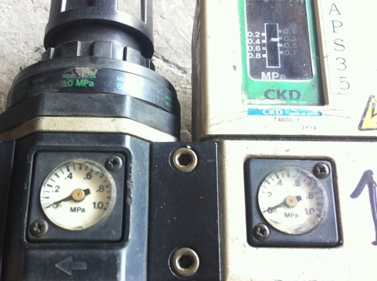 ขุดปรับแรงดันลม CKD ขนาดใหญ่และตัวดักน้ำดักฝุ่นดักน้ำมันแบบสองหลอดเพื่อดักจับ(เลือกได้ตามเลขหมายที่เขียนกำกับให้ได้เลย)