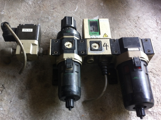 ขุดปรับแรงดันลม CKD ขนาดใหญ่และตัวดักน้ำดักฝุ่นดักน้ำมันแบบสองหลอดเพื่อดักจับ(เลือกได้ตามเลขหมายที่เขียนกำกับให้ได้เลย)