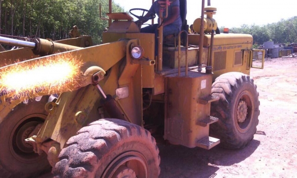 (หลุดมัดจำ)รถตักล้อยางเลี้ยวเอว รถสภาพดี สวย พร้อมใช้