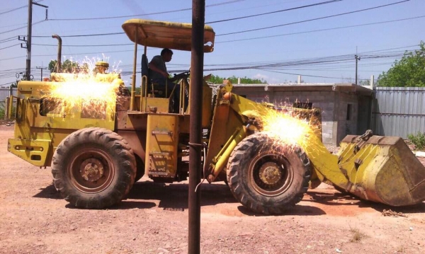 (หลุดมัดจำ)รถตักล้อยางเลี้ยวเอว รถสภาพดี สวย พร้อมใช้