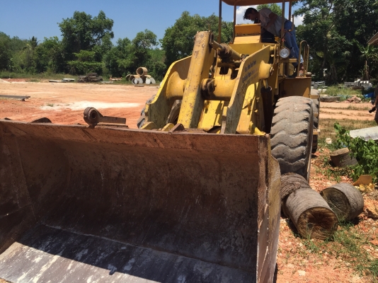 (หลุดมัดจำ)รถตักล้อยางเลี้ยวเอว รถสภาพดี สวย พร้อมใช้