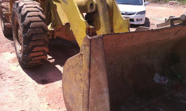 (หลุดมัดจำ)รถตักล้อยางเลี้ยวเอว รถสภาพดี สวย พร้อมใช้