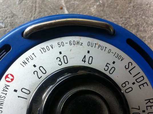 หม้อแปลงไฟปรับค่าได้  MATSUNAGA จากญี่ปุ่น INPUT 100 V.  OUTPUT 0-130 V. ขนาด  2 KVA.  20 A.