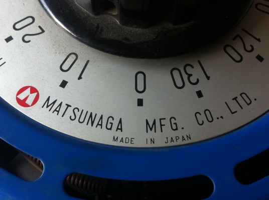 หม้อแปลงไฟปรับค่าได้  MATSUNAGA จากญี่ปุ่น INPUT 100 V.  OUTPUT 0-130 V. ขนาด  2 KVA.  20 A.