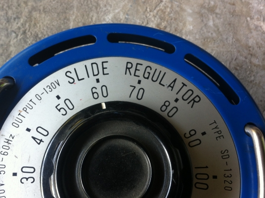 หม้อแปลงไฟปรับค่าได้  MATSUNAGA จากญี่ปุ่น INPUT 100 V.  OUTPUT 0-130 V. ขนาด  2 KVA.  20 A.